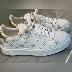 Authentic Louis Vuitton trainer time out leather sneakers 37.5